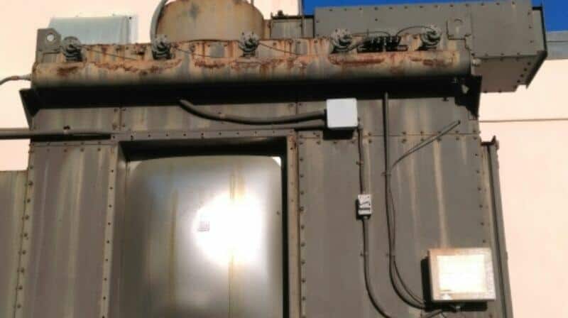 Farr生锈的螺栓和生锈的屋顶