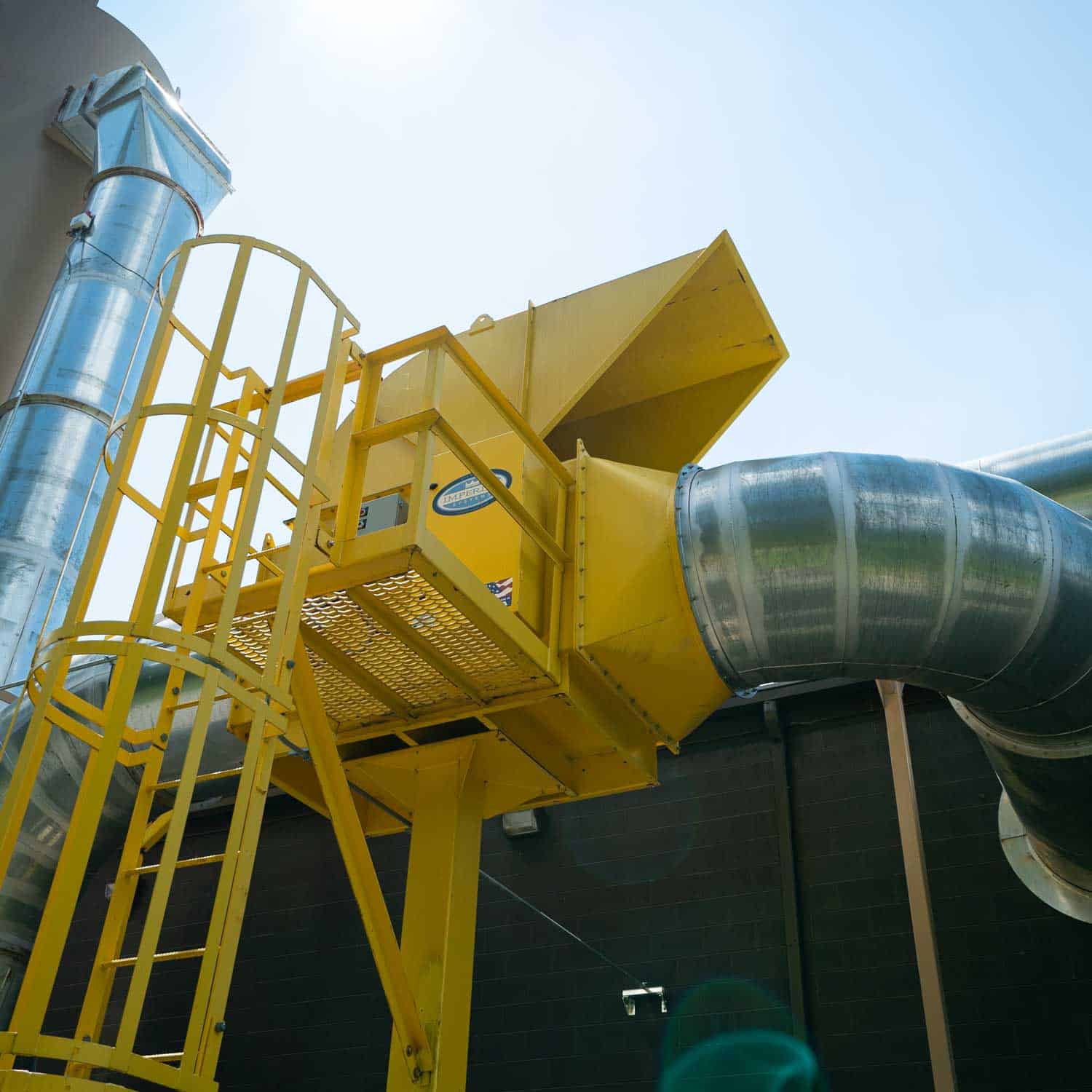 在灰尘收集系统上安装帝国中止门