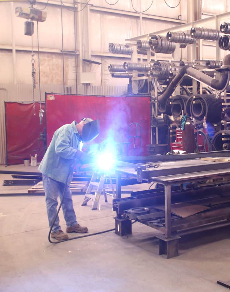 没有适当的焊接通风系统的工人处于危险之中。