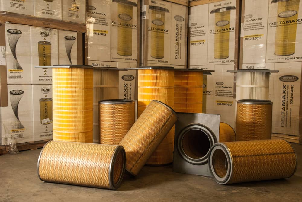 DeltaMAXX铝纺粘过滤器与接地线连接，防止灰尘在静电粉末喷涂过程中积聚。