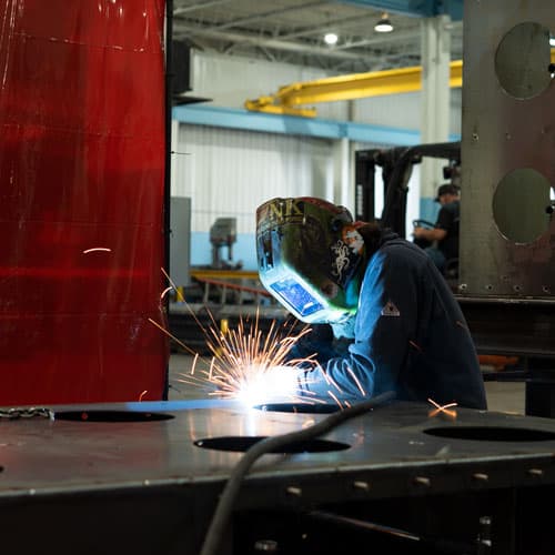 阴影紧凑型排烟机应用：手工焊接