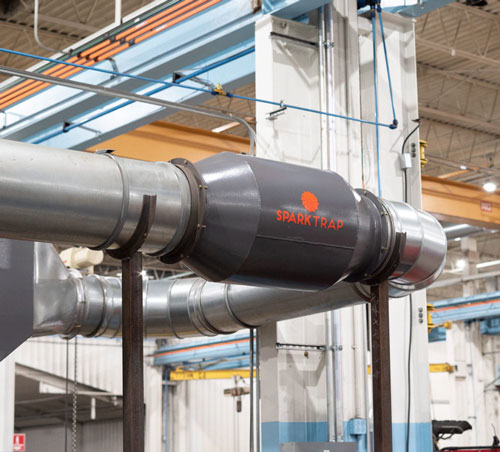 安装在CMAXX集热器上的火花捕集器，用于焊接烟尘提取